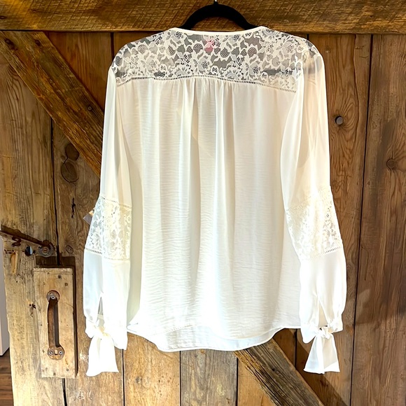 Vince Camuto Women’s Blouse - New with tags - Picture 2 of 6